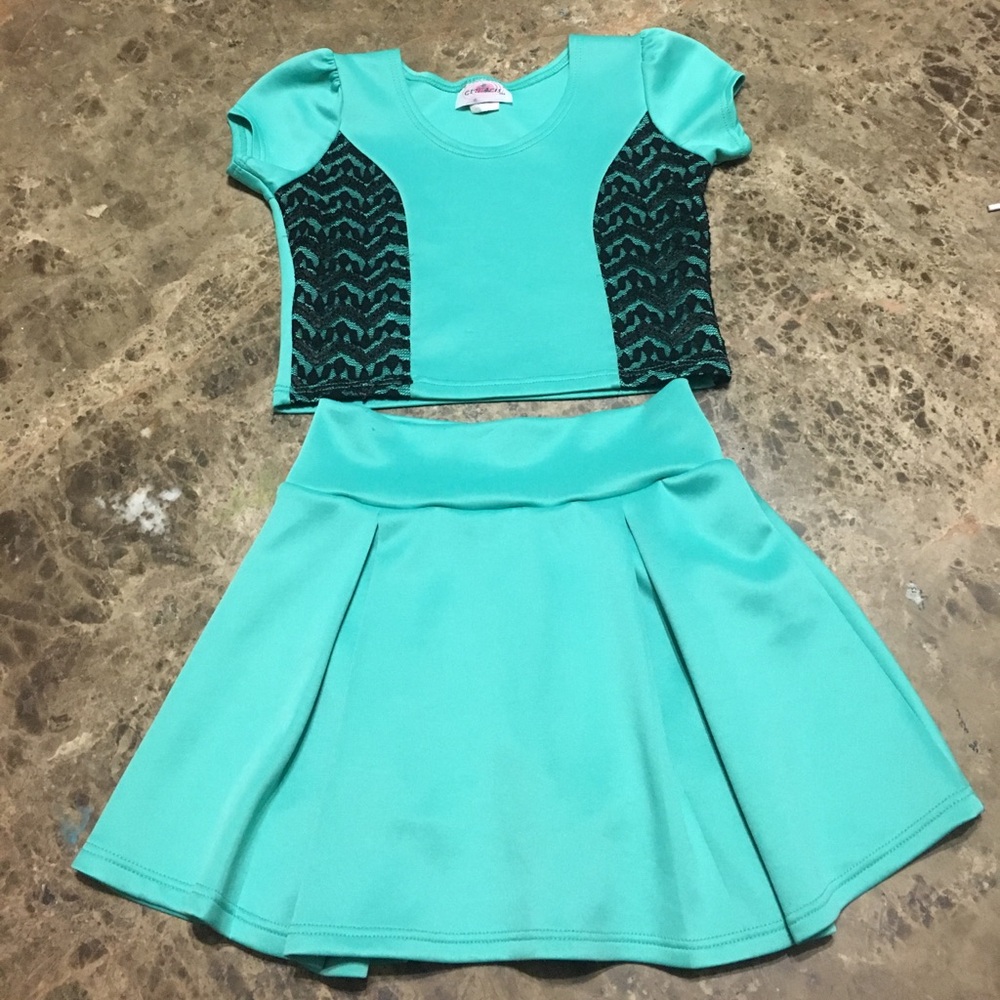 Two piece top and skirt in mint green‎